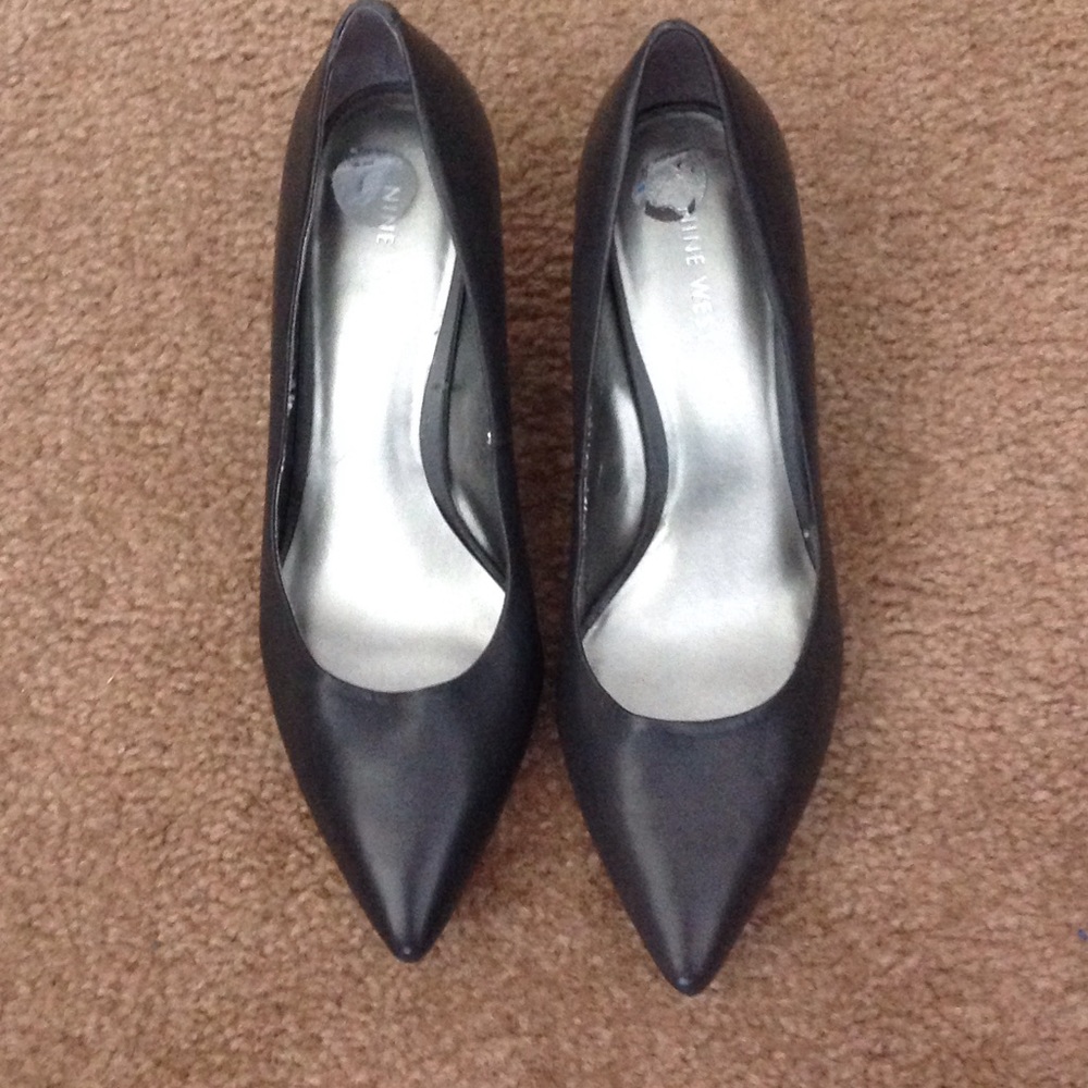 Women's Nine West Heels Grey Leather Size 7.5